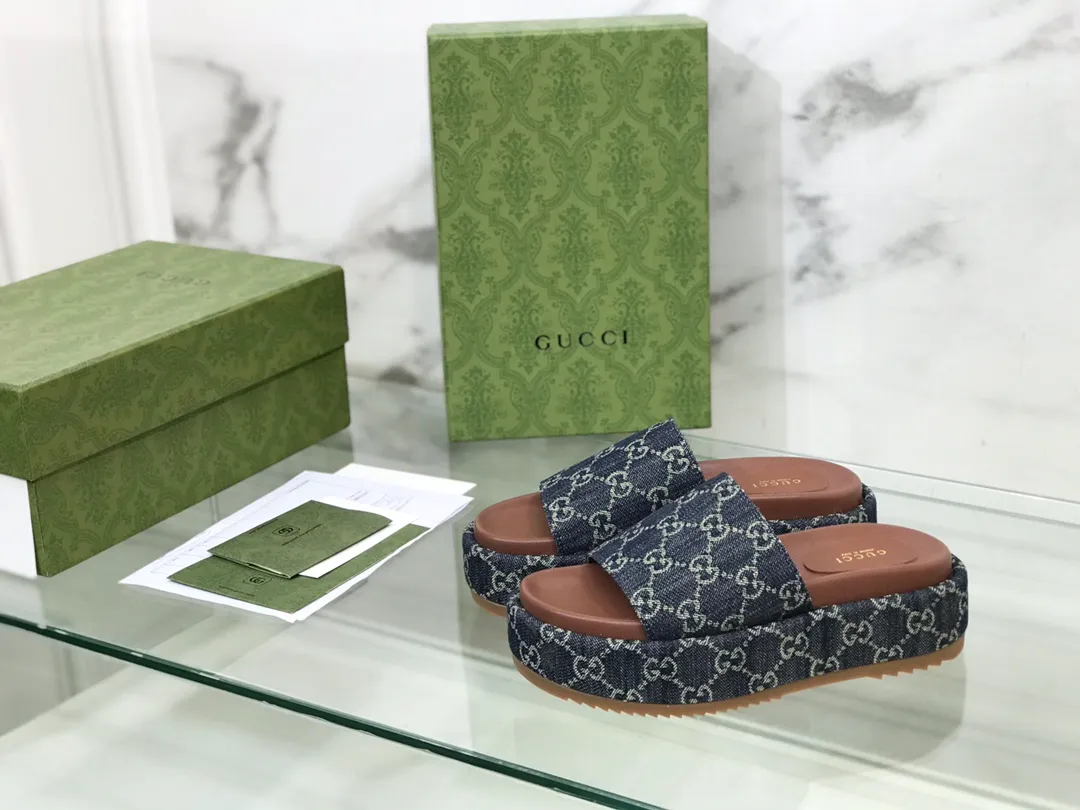 👟👟Ex-factory price 360👟👟 GUCCI counter classic platform slippers, fabric: colorful GG cloth fabric + cowhide lining Outsole: wear-resistant rubber outsole Logo is clear Packaging: the latest original packaging Size: 35 ~ 39 (40, 41 customization is not returnable